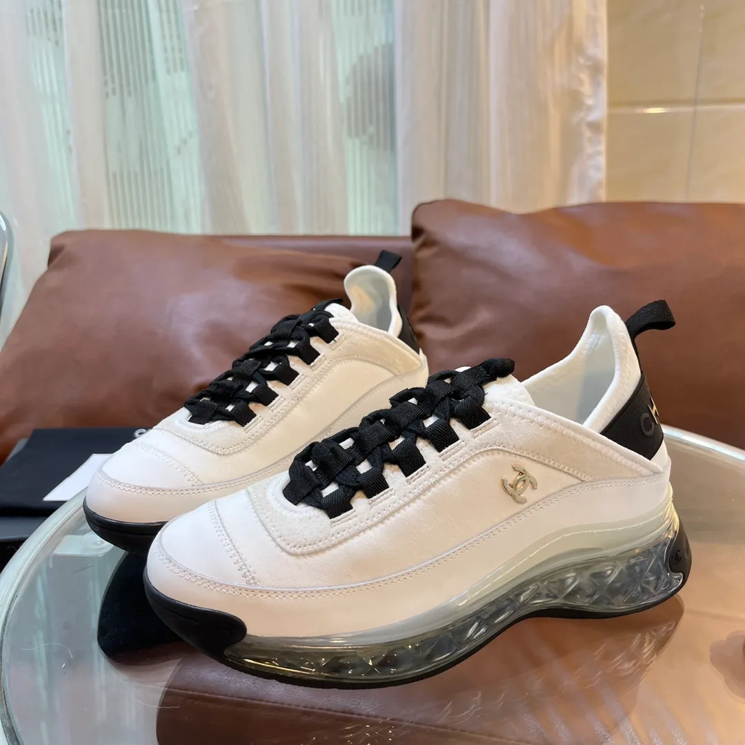 👟👟Ex-factory price 600👟👟 [Long-term supply of high-end versions] ⚠️Note: This model has many colors and the market has a complete range of colors. Welcome to consult ~ chanel Chanel Xiaoxiang casual sports shoes for couples and dad shoes for couples. The original version of the counter is 1:1, each color is accurately matched, and the internal standard is coded. ❣️Fabric material: original imported cow down + imported fabric, ❣️Inner material: imported breathable velvet, ❣️Outsole material: Original 1:1 mold opening, 3 layers of TPU ❣️Number of sizes: Women's 35-42 Men's 39-46 (Men's ➕10) Couple's version (with full set of high-end packaging)